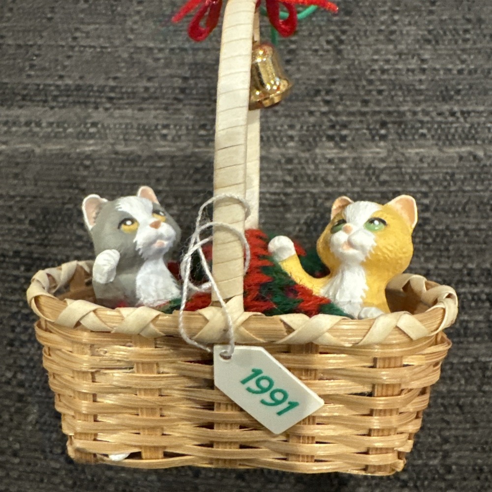 Hallmark 1991 Basket Bell Players Cat Kitten Christmas Ornament‎